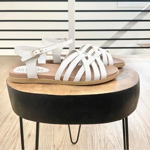 NWT 7 white and tan gladiator flat sandals